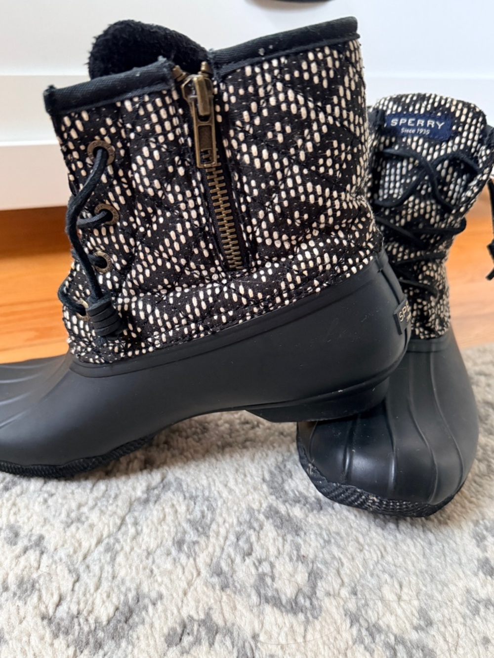 Sperry Black and Ivory rain boots - Picture 4 of 6